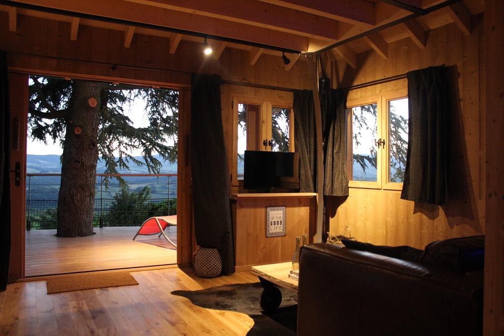 Domaine Des Grands Cedres Bed & Breakfast Cordelle Exterior photo