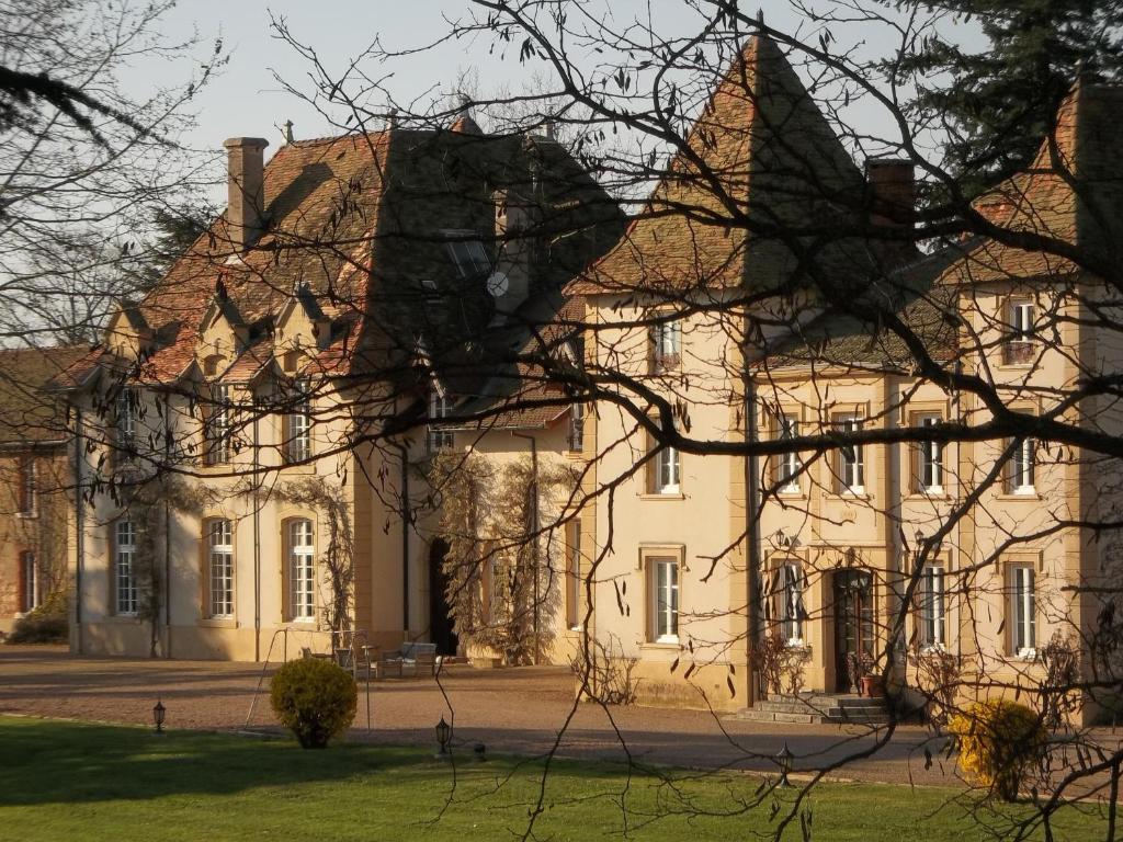 Domaine Des Grands Cedres Bed & Breakfast Cordelle Exterior photo