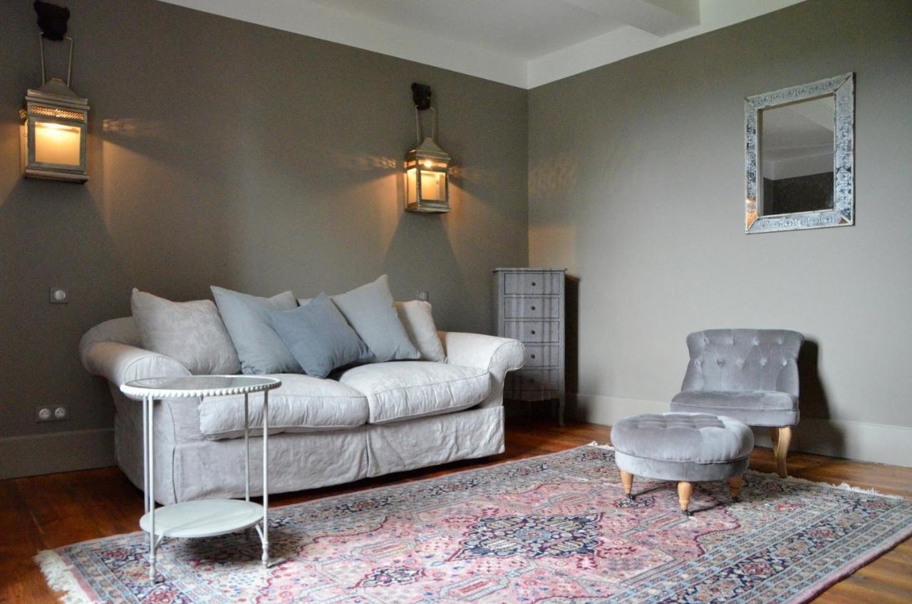 Domaine Des Grands Cedres Bed & Breakfast Cordelle Room photo